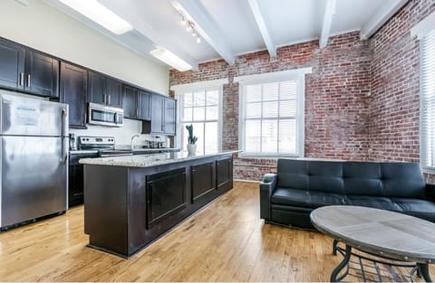 Kitchen or kitchenette, Seating area