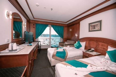 M/S Nephtis Nile Cruise Barco atracado in Luxor