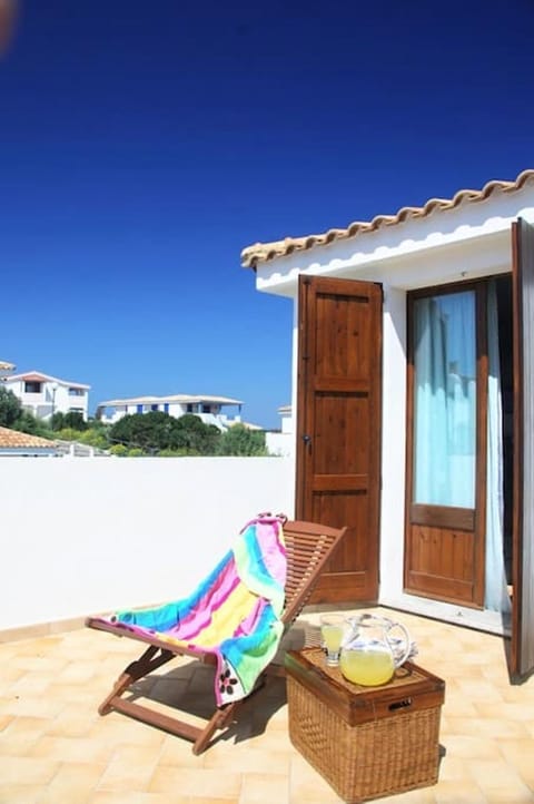 2 bedrooms house at Calasetta 400 m away from the beach with enclosed garden Casa in Calasetta