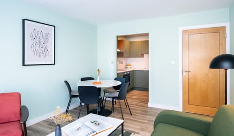 Seating area, Dining area