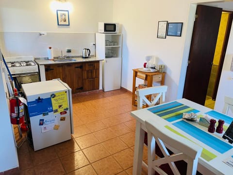 Kitchen or kitchenette, Dining area, minibar, pet friendly, stove