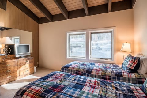 Prospector 171 - Walk to Ski Lifts and Hot Tub for Apres Ski House in Ketchum