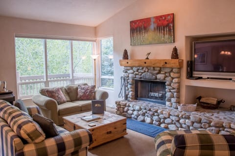 River Ridge Townhome - West Ketchum with Private Hot Tub & Garage House in Ketchum