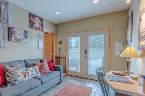 Alpine Villa 24 - Remodeled and Refurbished, Walk to Bike Path, Bald Mt and Downtown House in Ketchum