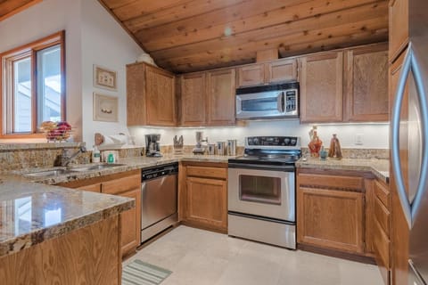 Sunburst Condo 2778 - Tri-level with Elkhorn Amenities - Dog Friendly! Casa in Sun Valley