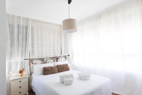 Bedroom, air conditioner