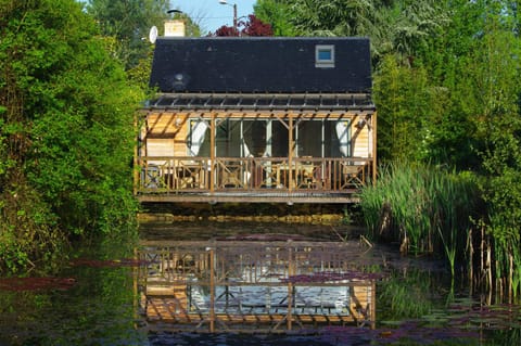 Property building, Natural landscape, Garden view
