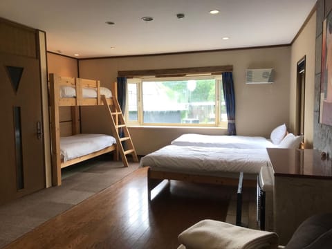 Slowlife Lodge Inn in Niseko