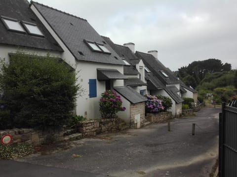 Property building, Quiet street view