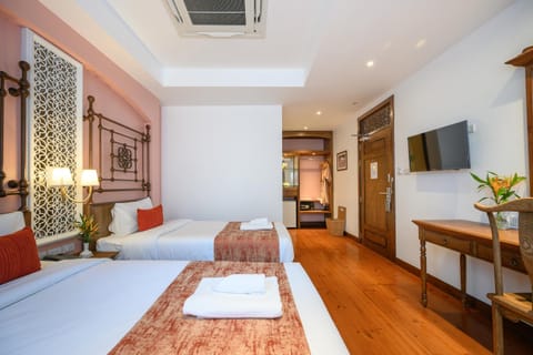 Bed, TV and multimedia, Other, Photo of the whole room, Decorative detail, Bedroom, Area and facilities