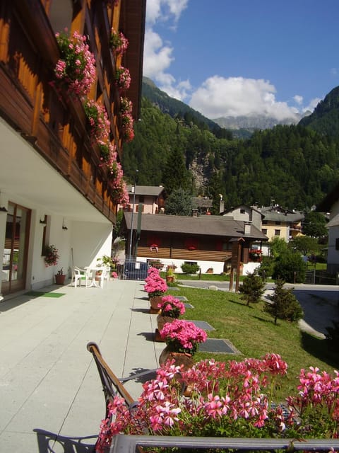 Baita dei Pini Apartment hotel in Canton of Grisons