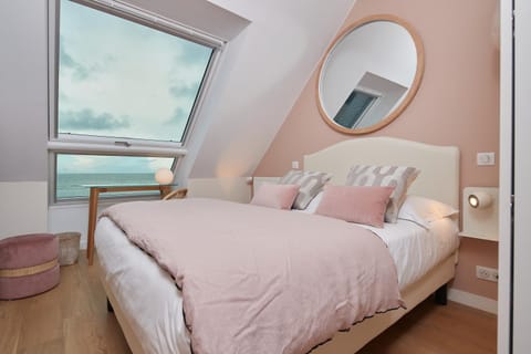 Bed, Photo of the whole room, Bedroom, Sea view