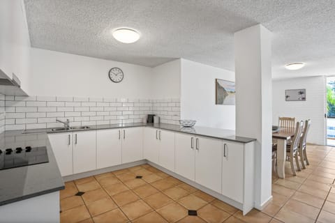 Kitchen or kitchenette, Dining area, dishwasher, pet friendly, stove