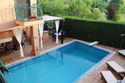 4-seasons pool villa near Meteora Chalet in Trikala