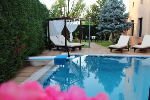 4-seasons pool villa near Meteora Moradia in Trikala