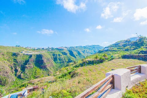 Mountain Hideaway House in Moya Villa in Comarca Norte