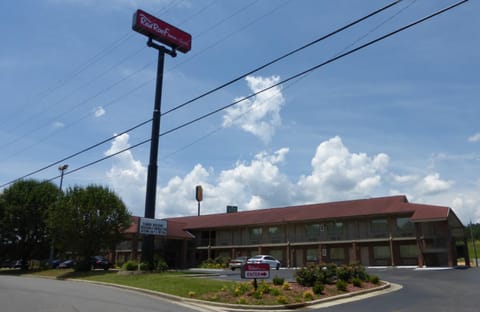 Red Roof Inn & Suites Cleveland, TN Motel in Cleveland