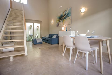 Living room, Photo of the whole room, Dining area, On site