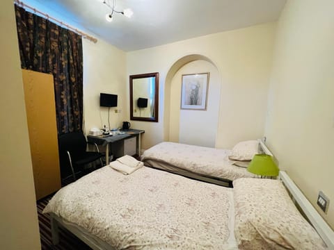 Aron Guest House Bed and Breakfast in London Borough of Ealing