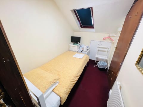 Aron Guest House Bed and Breakfast in London Borough of Ealing