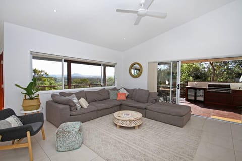 Stunning Home With Spectacular Views Casa in Coolum Beach