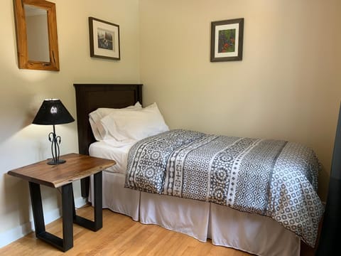 Canadian Rockies Inn - Adults only Motel in Columbia-Shuswap A