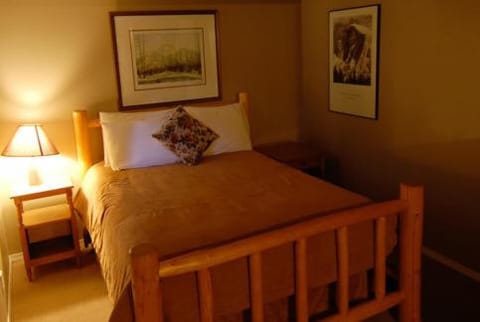 Charlie's Guesthouse Bed and breakfast in Columbia-Shuswap A