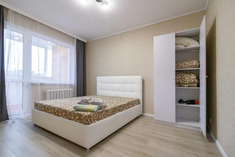 Bed, TV and multimedia, Bedroom, internet, towels, wardrobe, air conditioner