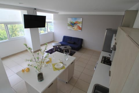 Communal lounge/ TV room, TV and multimedia, Living room, Dining area