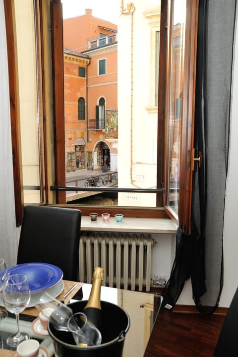 Dining area, City view, Landmark view