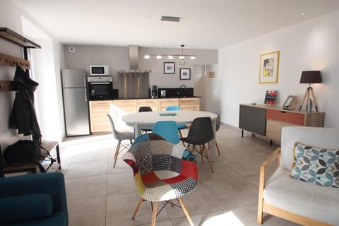 Kitchen or kitchenette, Living room, Dining area