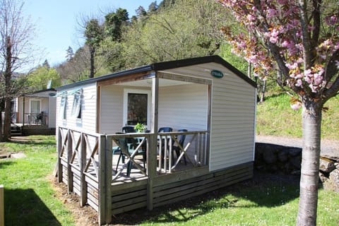 Camping La Clé des Champs Campground/
RV Resort in Auvergne-Rhône-Alpes