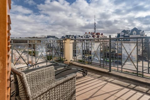 Balcony/Terrace, City view