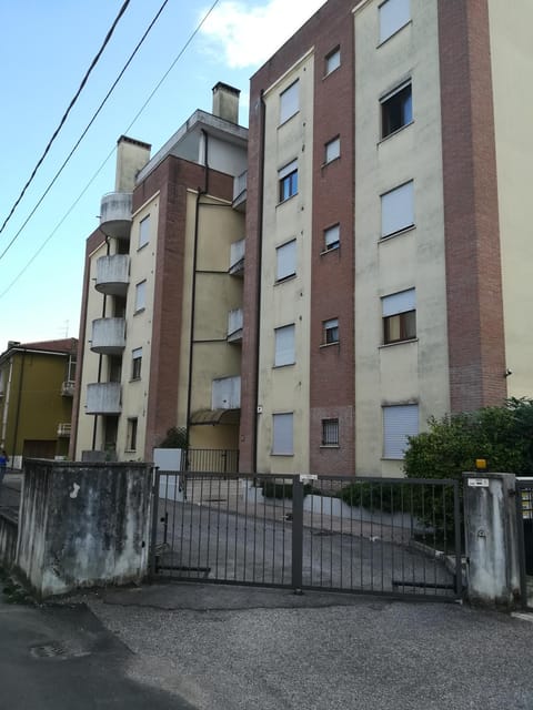 Yellow house Condo in Vicenza