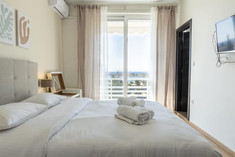Modern apt in Glyfada a Breath Away from the Sea - The View Condo in South Athens