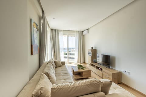 Modern apt in Glyfada a Breath Away from the Sea - The View Condominio in South Athens