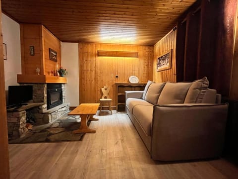 Grand Chalet - Appartement 5pax au pied des pistes - parking - skiroom - cheminée - balcons Apartment in Tignes