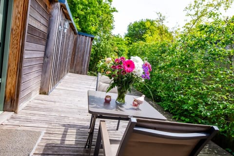 Patio, Day, Garden, Dining area, Garden view