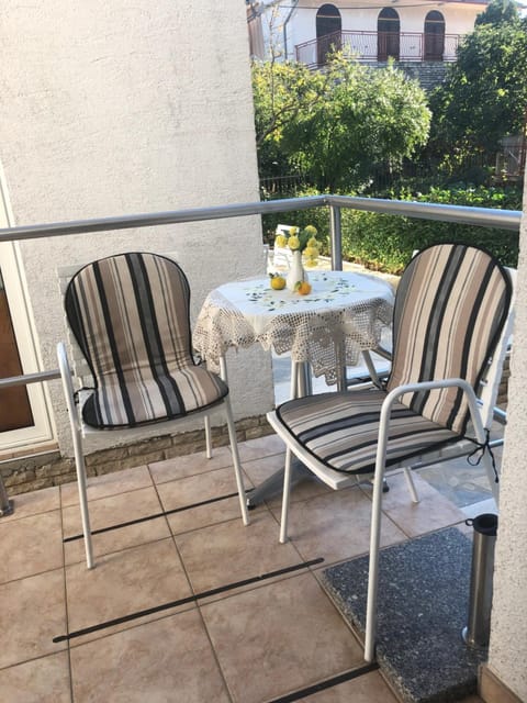 Patio, Garden view