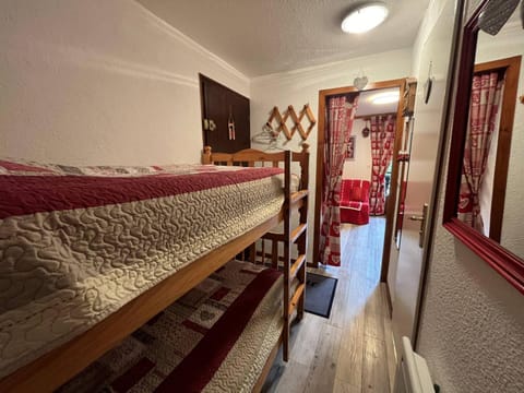 Studio cosy avec balcon, proche télécabine, 4 pers, cuisine équipée, TV et Multispass inclus - FR-1-198-128 Apartment in Châtel