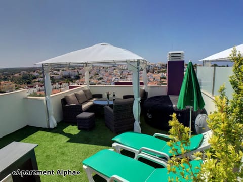 Apartment Alpha - 2 Bedrooms, Private Rooftop Patio with Hot Tub, BBQ and View Copropriété in Ferragudo