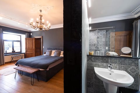 Bathroom, Photo of the whole room, Bedroom