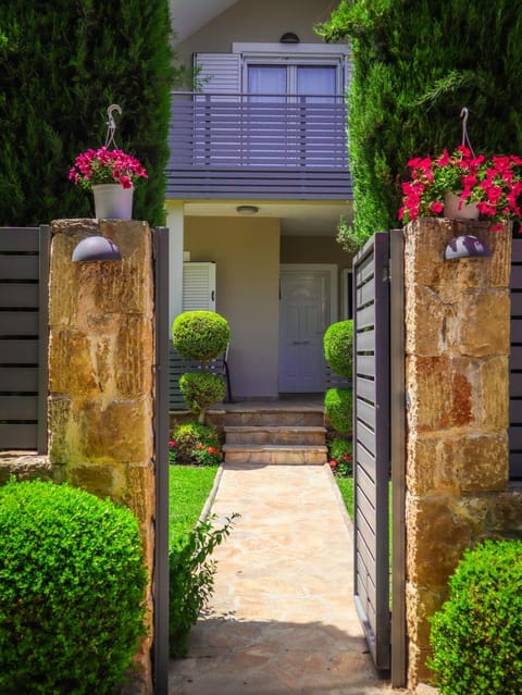 Property building, Facade/entrance, Spring, Day, Garden, Garden view