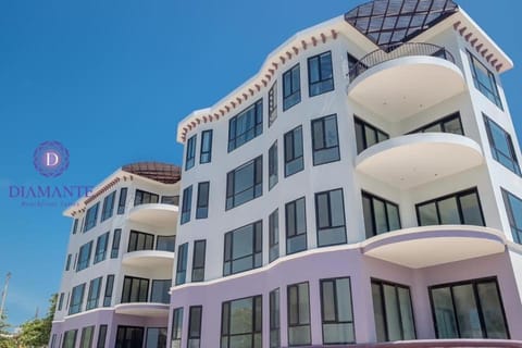 Diamante Beachfront Suites Hotel in San Pedro