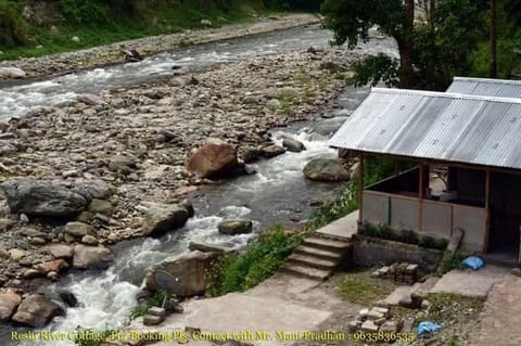 Vamoosetrail Reshi River Cottage Vacation rental in West Bengal