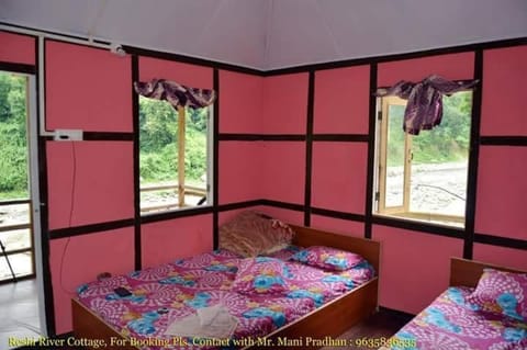 Vamoosetrail Reshi River Cottage Holiday rental in West Bengal