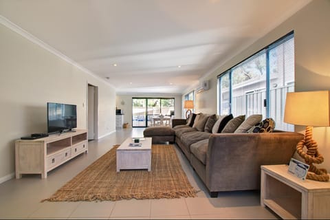 A Little Luxury in Town House in Dunsborough