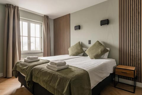 Property building, Bed, Photo of the whole room, Bedroom, towels