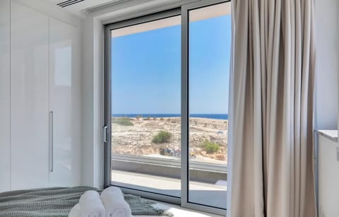 Bed, View (from property/room), Balcony/Terrace, Bedroom, Sea view, towels