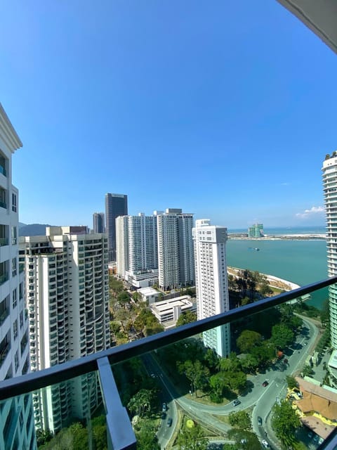 View (from property/room), Balcony/Terrace, City view